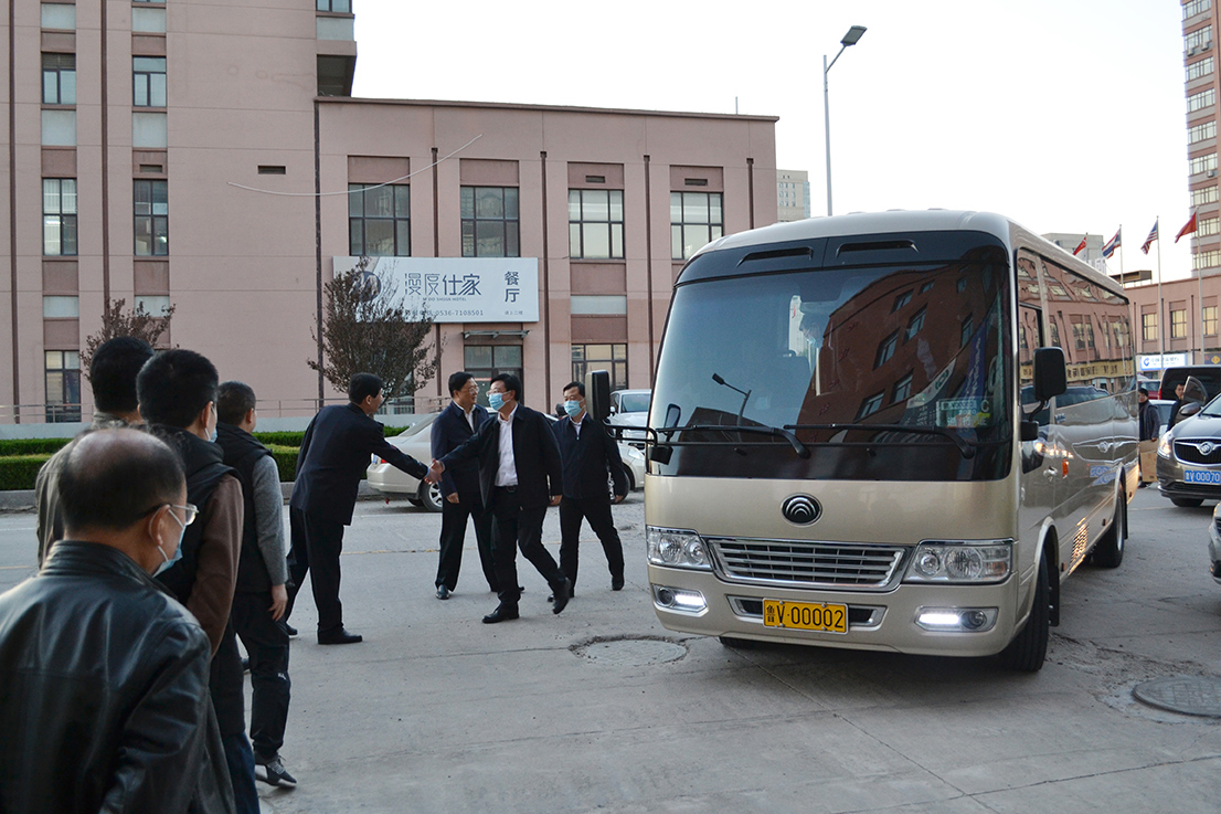 濰坊市委副書(shū)記、市長(zhǎng)劉運(yùn)一行4人蒞臨山東中凱濰坊市進(jìn)口冷鏈集中監(jiān)管專(zhuān)倉(cāng)參觀(guān)督導(dǎo)疫情防控工作